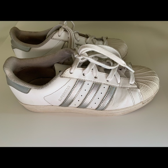 Adidas Superstar women’s sneakers -6 1/2 - Picture 4 of 16